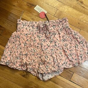 Floral Flowy Pink Women's Shorts